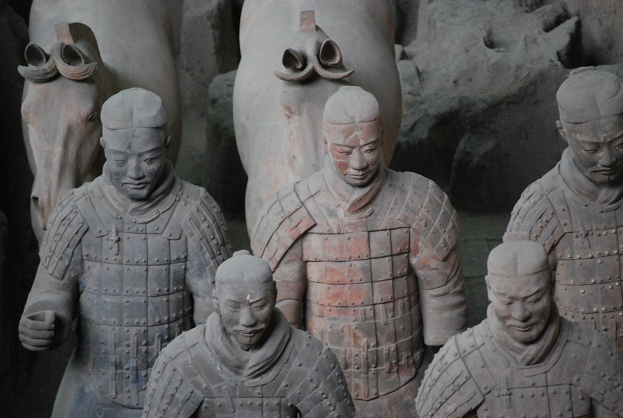 兵马俑被迫上夜班，一段无言的历史与现代社会的思考